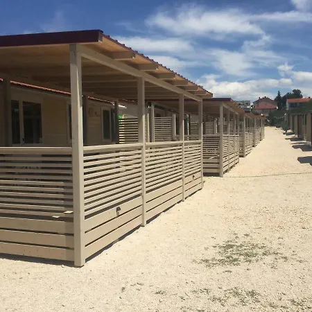 Autocamp Livada אתר קמפינג